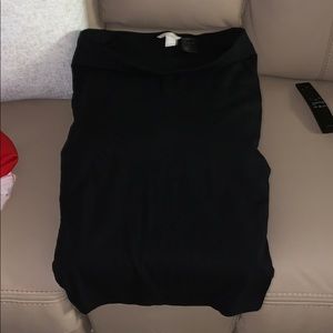 Super cute black skirt!